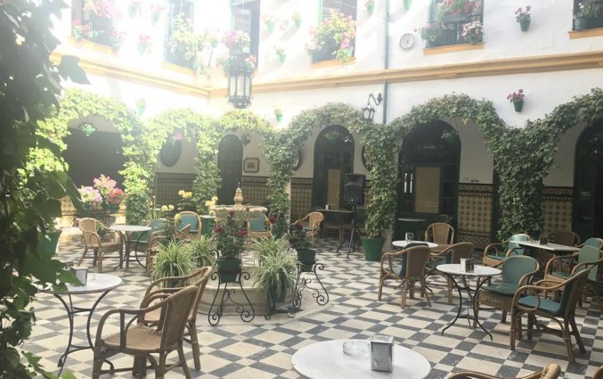 Terras van Hotel MS Fuente Las Piederas in Andalusie