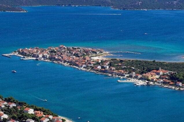 Bovenaanzicht van Hotel Spongiola in Dalmatië