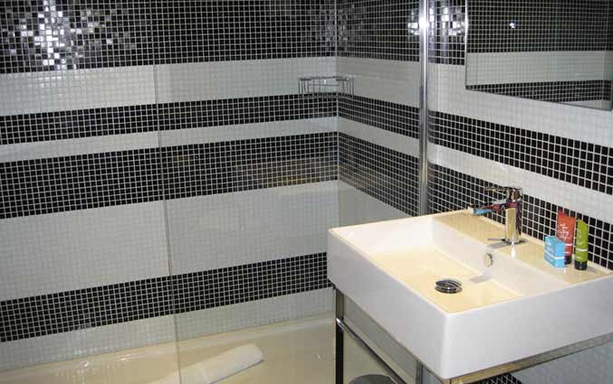 Badkamer van een tweepersoonskamer van Hotel Stay Central Edinburgh