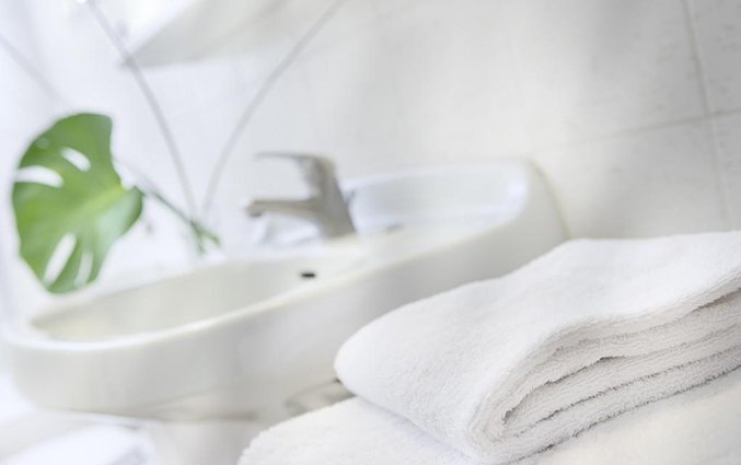 Badkamer van een tweepersoonskamer van Hotel Adrian in Athene