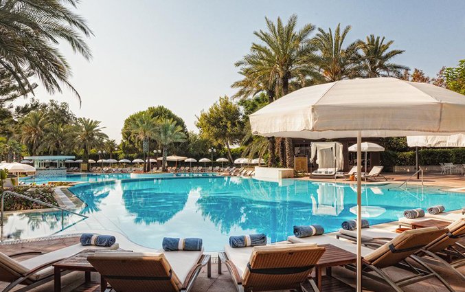 Zwembad van hotel Rixos Downtown Antlaya