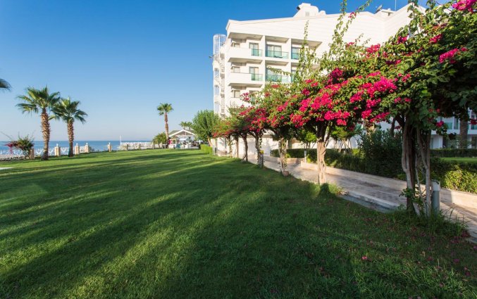 Tuin van Hotel Club Falcon in Antalya