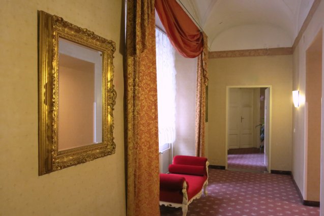 Gang van Hotel Pertschy Paleis in Wenen