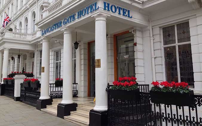 Entree van Hotel Lancaster Gate in Londen