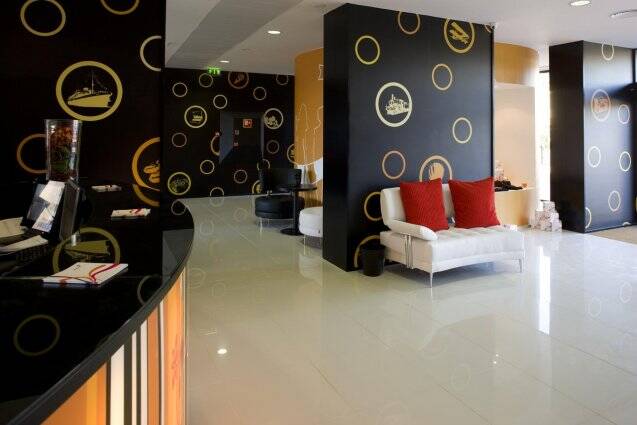Receptie met entree van hotel Star Inn Porto in Porto