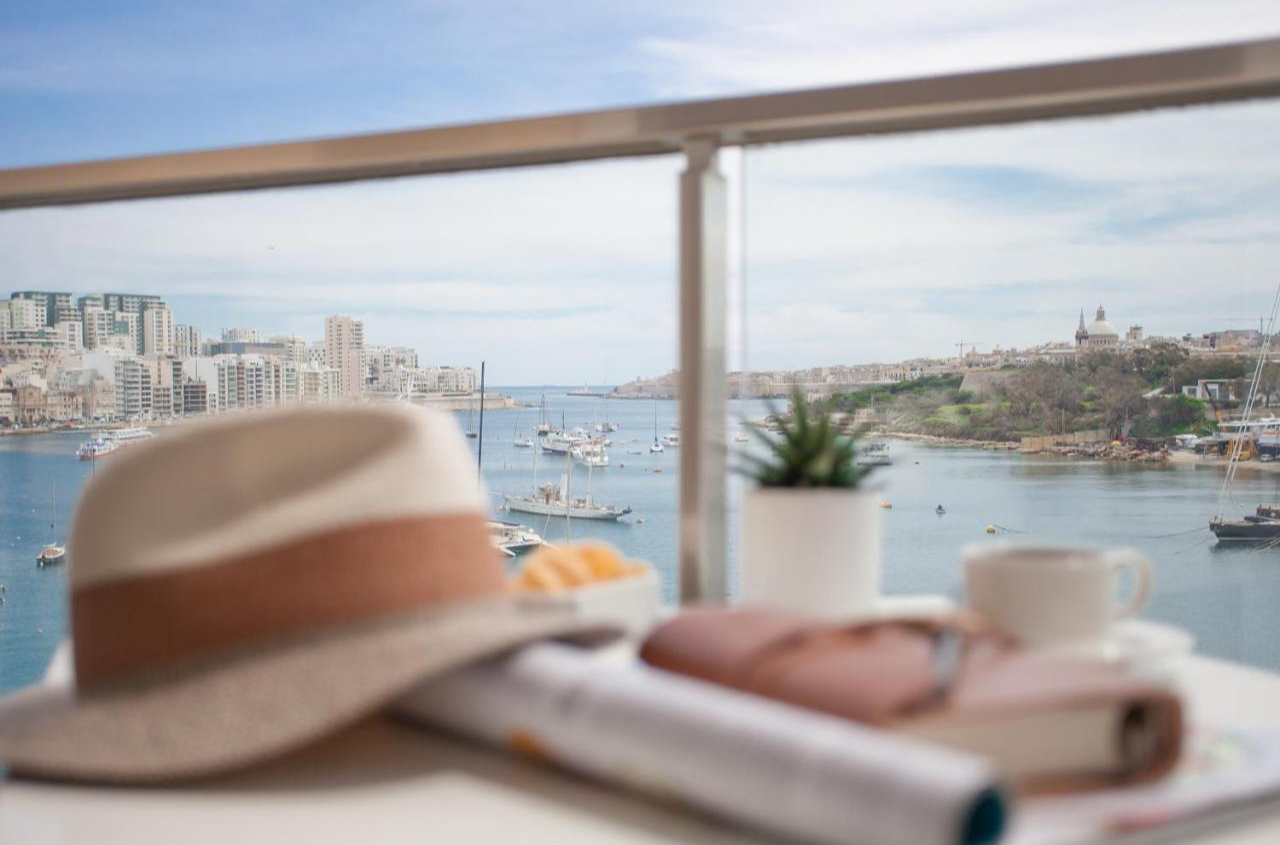Uitzicht vanaf het terras van Hotel & Suites 115 The Strand Malta