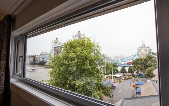 Uitzicht op Tower Bridge vanuit Hotel The Tower A Guoman in Londen