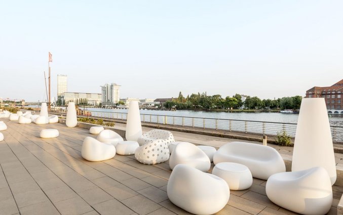 Terras van Hotel NHow in Berlijn