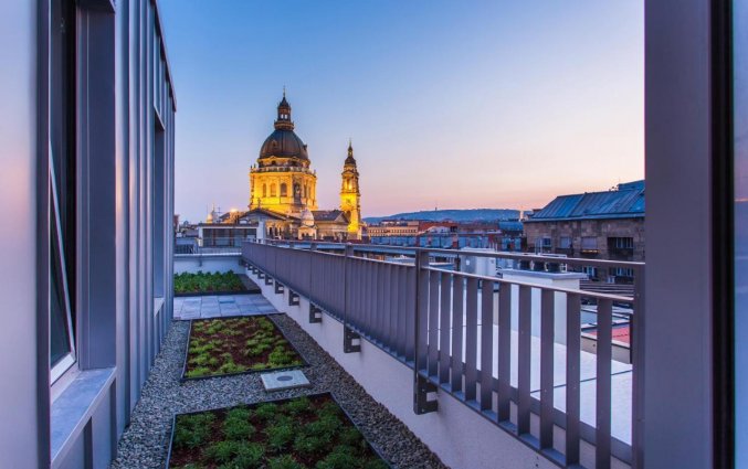Uitzicht vanaf Hotel 12 Revay op de St. Stefanusbasiliek