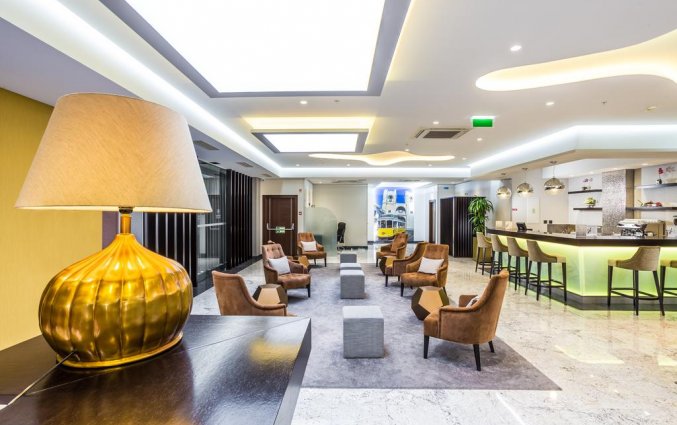 Lobby met bar van Hotel Empire Lisbon in Lissabon