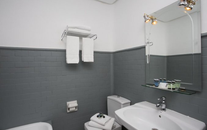 badkamer tweepersoonskamer Hotel Casual Madrid del Teatro in Madrid