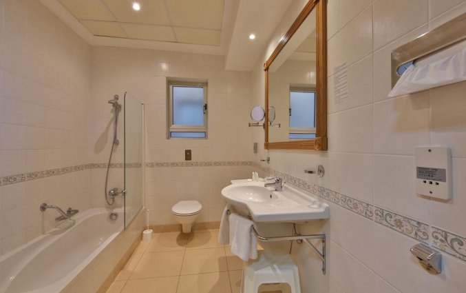 Badkamer van hotel Paradise Bay malta